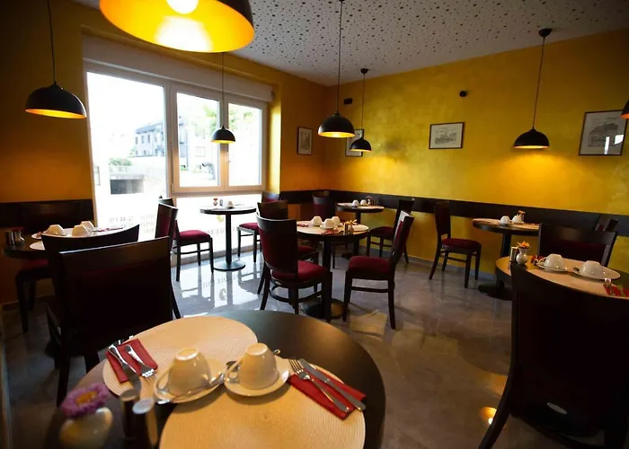 Heilbronner Am Schoenen Theater 3* 海尔布隆